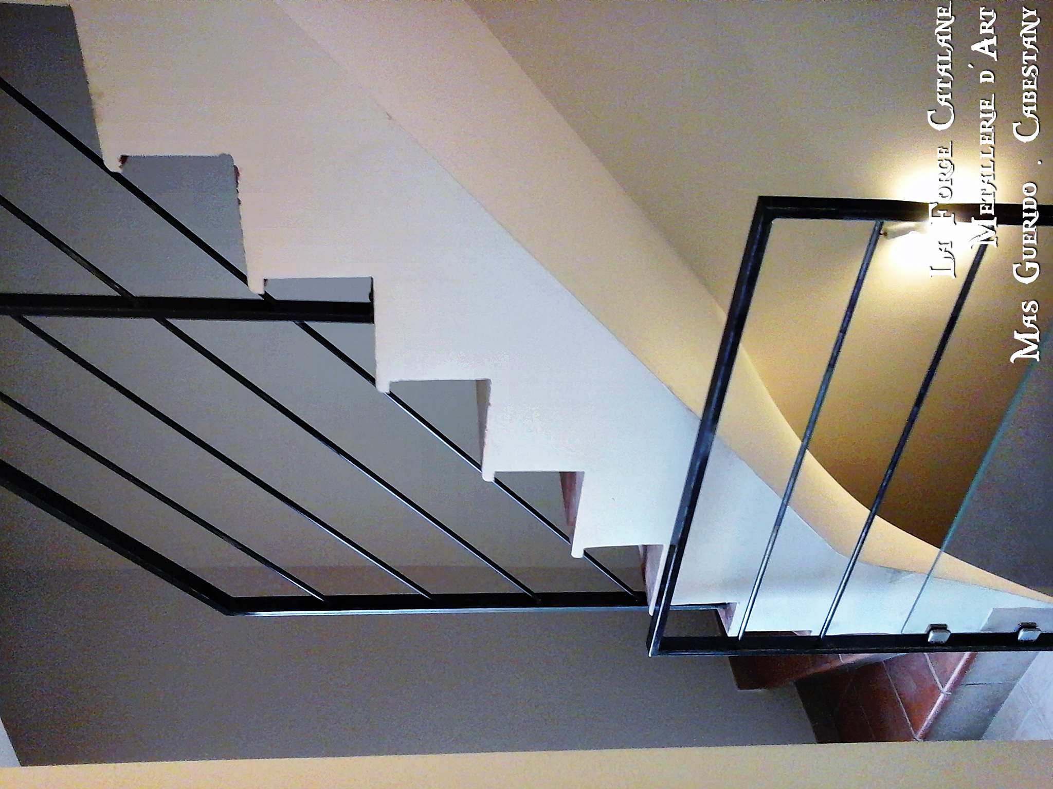 rampant par lisses horizontales garde corps soubassement vitre vitrage forge catalane.jpg